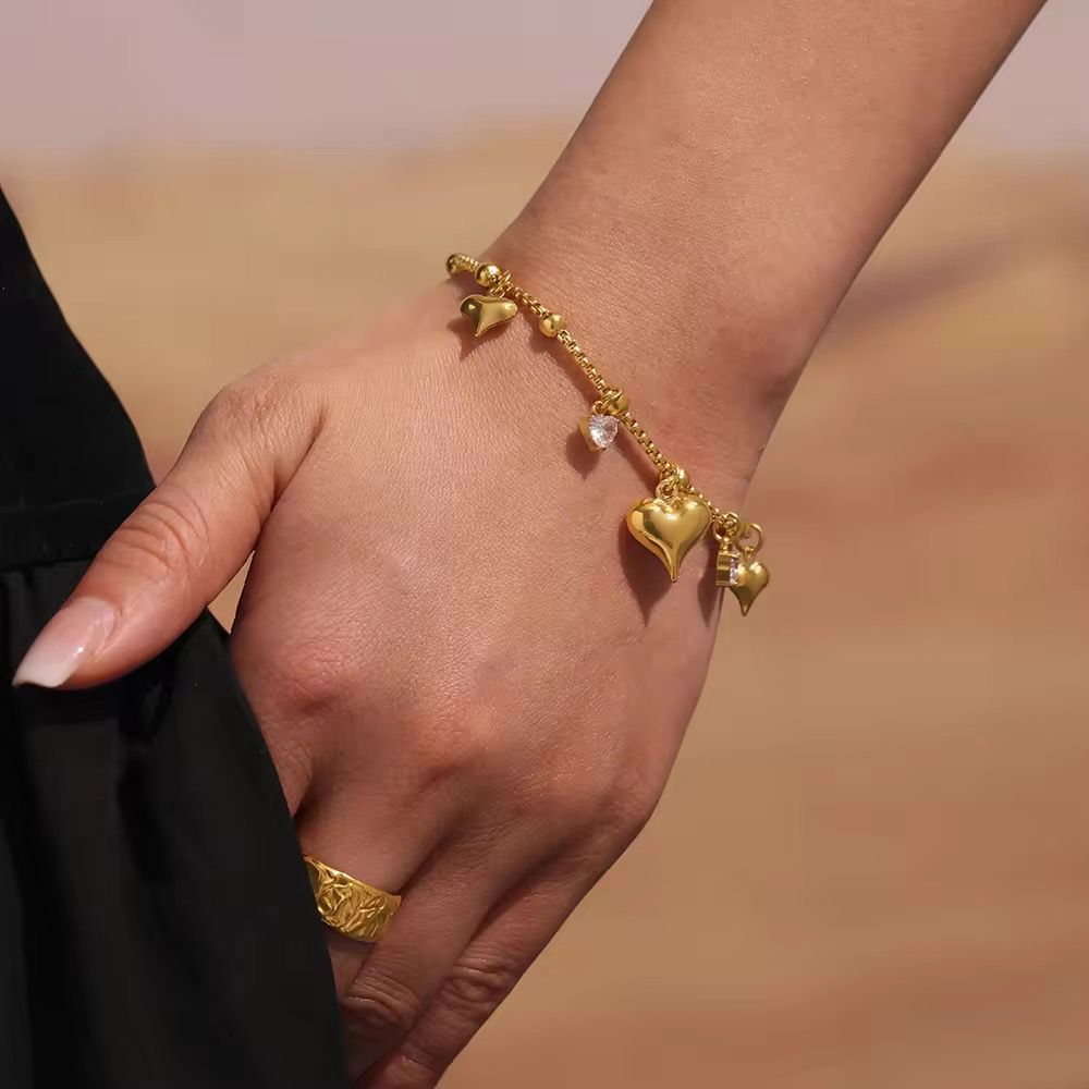 Gold Heart Charm Bracelet – Elegant Heart Pendant Bracelet