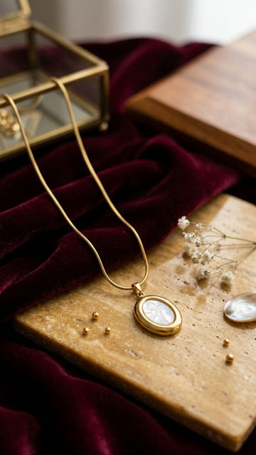 Elegant Oval Pendant Necklace – Gold Tone
