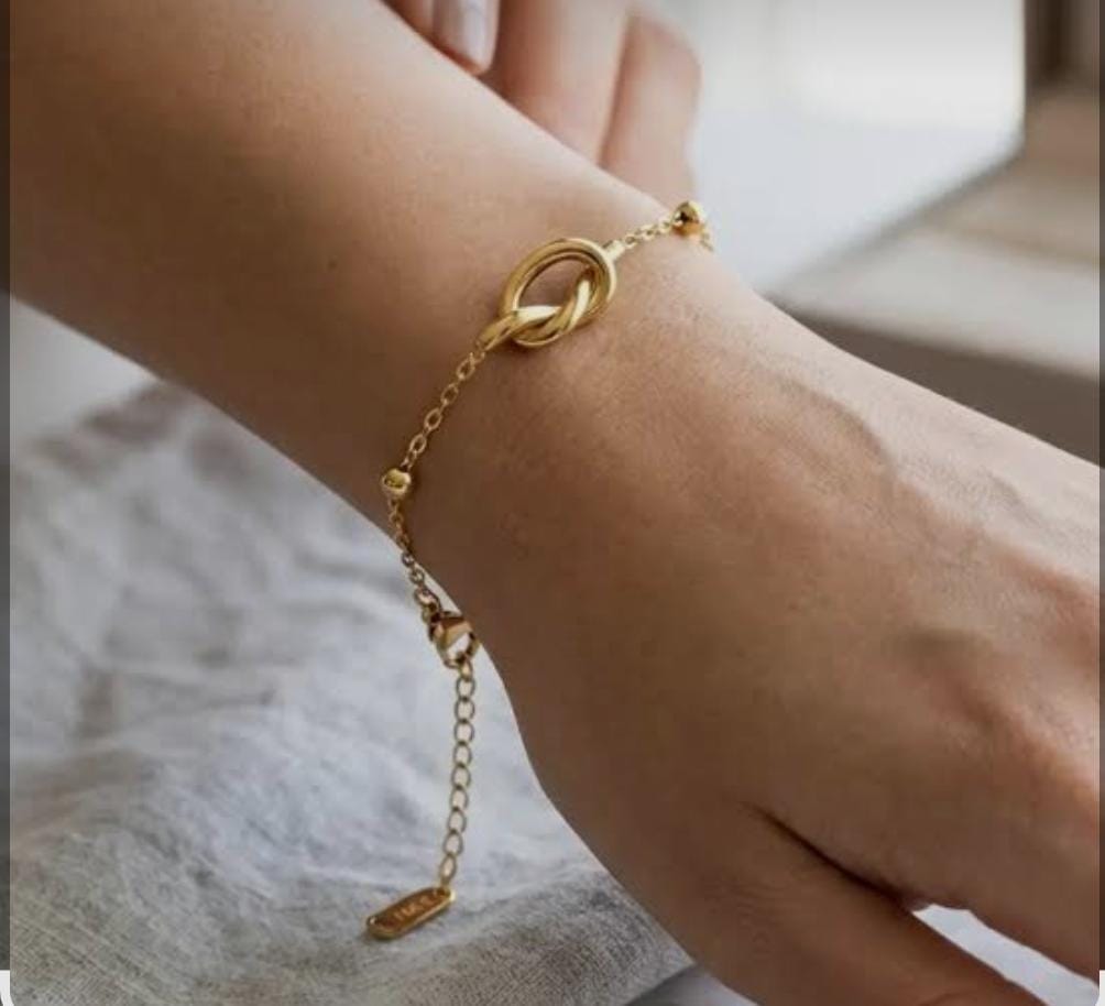 Gold Knot Bracelet | Interlocking Ring Chain Bracelet for Women